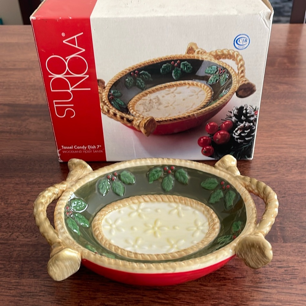 Studio Nova woodland holly Santa tassel candy dish